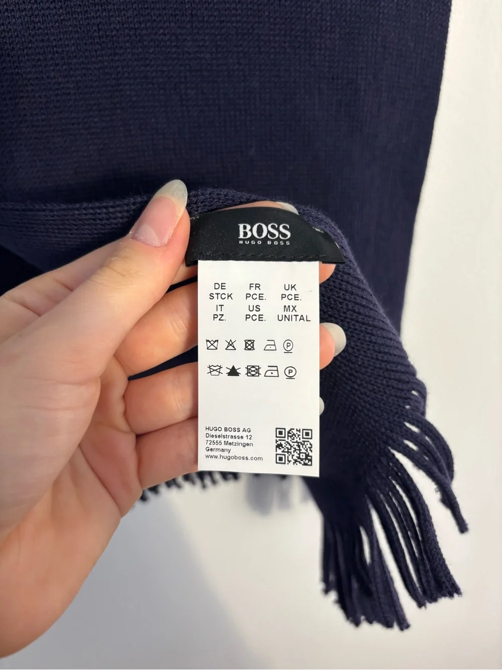 Hugo boss classic Men's Navy Fringe Scarf
